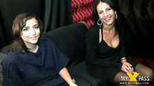 Deux amatrices porno se lancent dans une partie de baise acharnée